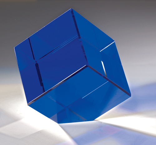 Glas-Trophäe Würfel Blau inkl. Emblem und Gravur 21 cm