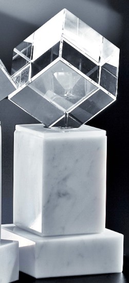 Glas-Trophäe Würfel Weiß inkl. Emblem und Gravur 19,5 cm