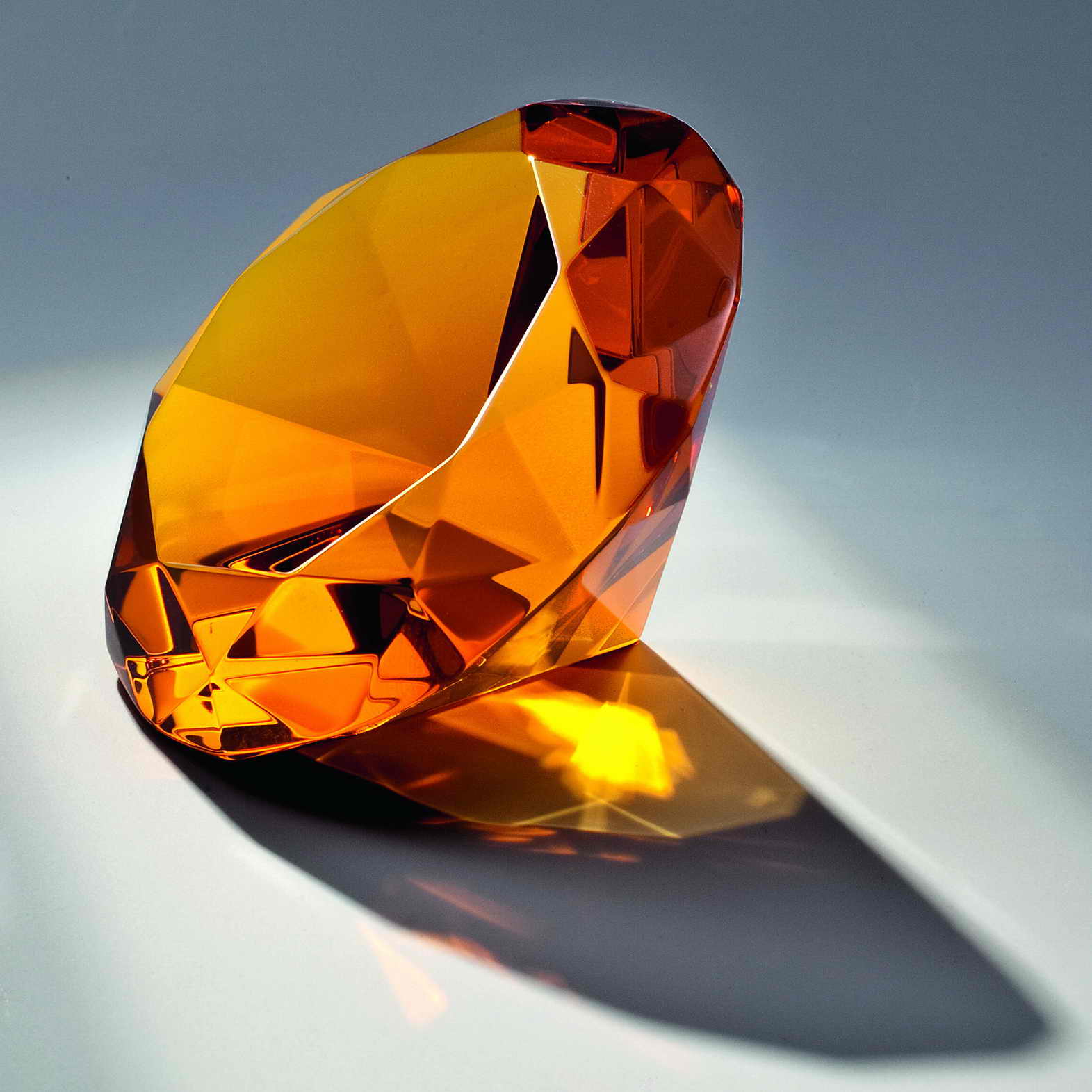 Glas-Diamant-Trophäe Orange  inkl. Emblem und Gravur 19 cm